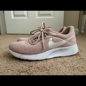 Nike Tennis Shoes
